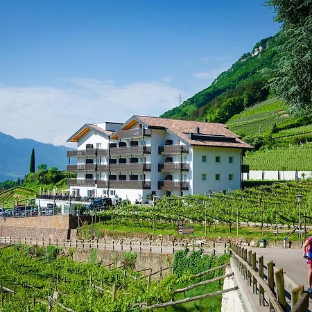 Vineus Tramin Hotel